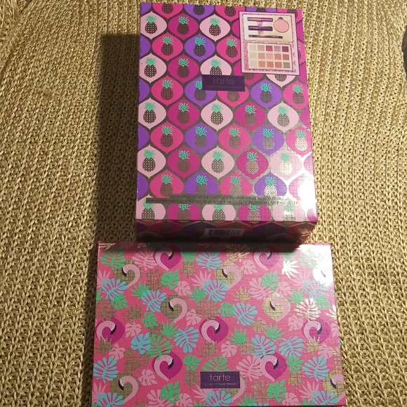TARTE PASSPORT TO PARADISE COLLECTOR'S SET